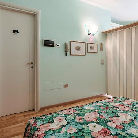 Azzurra Suite - Monolocale Con Piscina E Wifi Sirmione Zewnętrze zdjęcie
