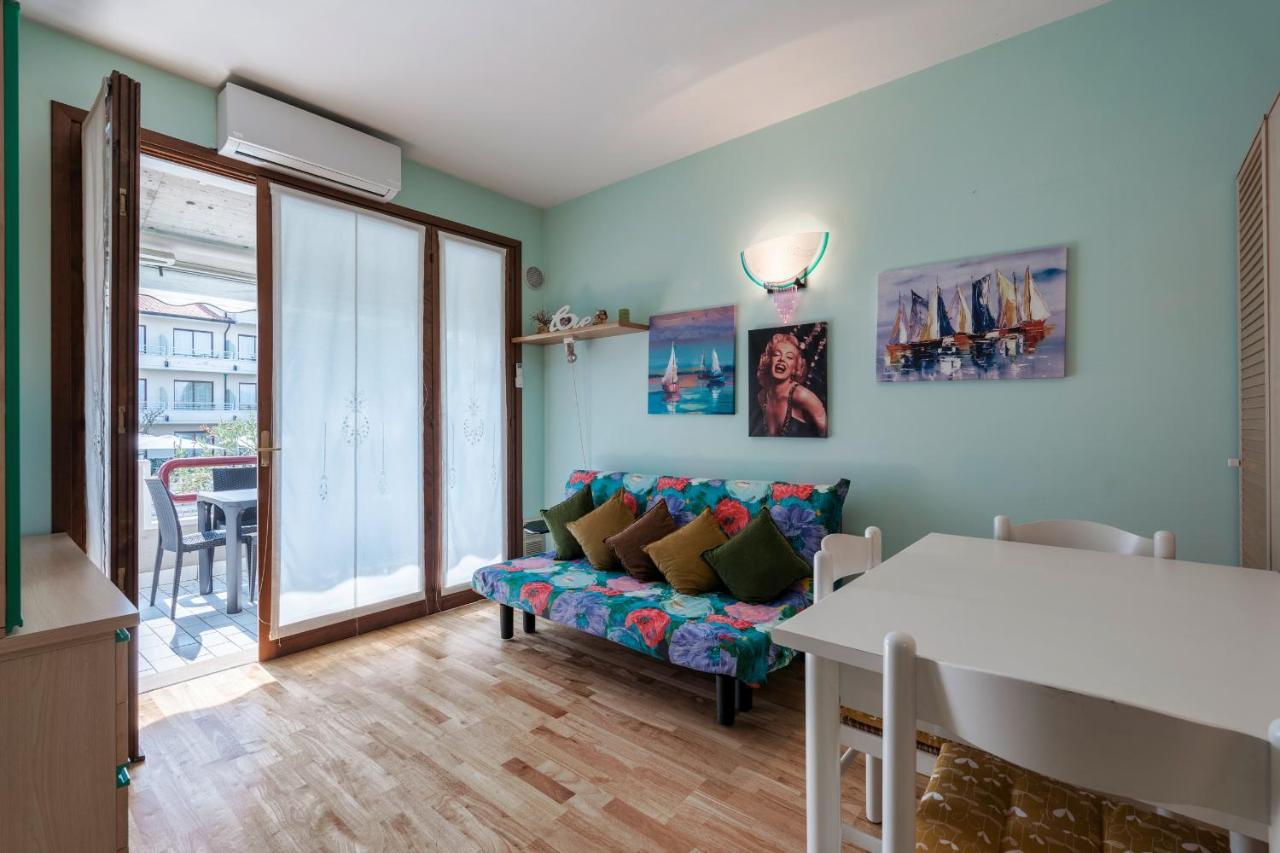 Azzurra Suite - Monolocale Con Piscina E Wifi Sirmione Zewnętrze zdjęcie