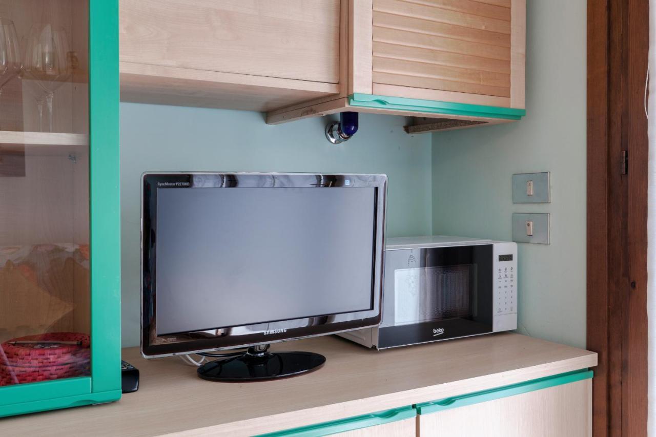 Azzurra Suite - Monolocale Con Piscina E Wifi Sirmione Zewnętrze zdjęcie