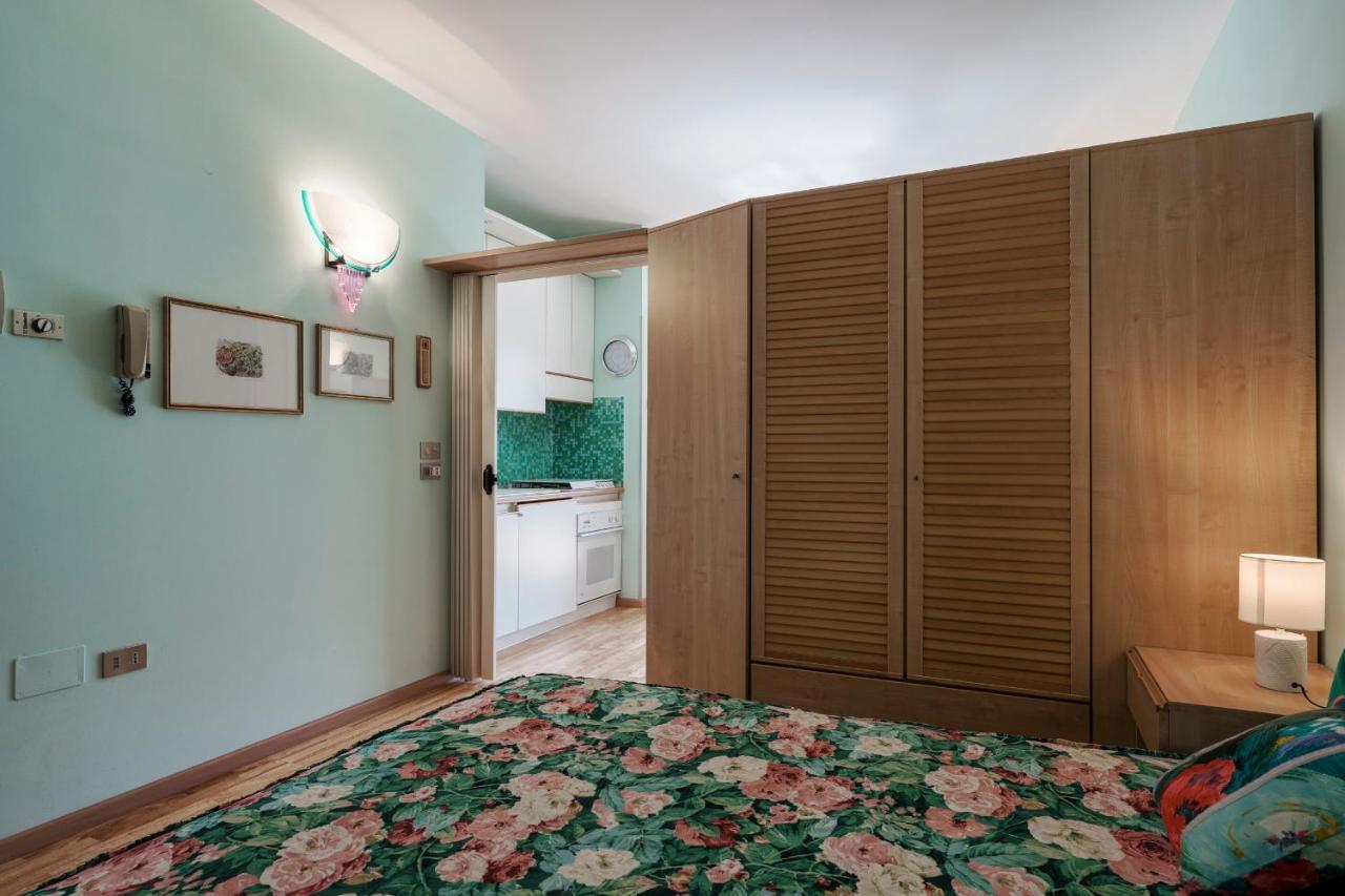 Azzurra Suite - Monolocale Con Piscina E Wifi Sirmione Zewnętrze zdjęcie